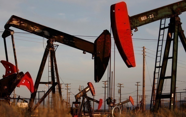 Ціна на нафту впала нижче 90 доларів