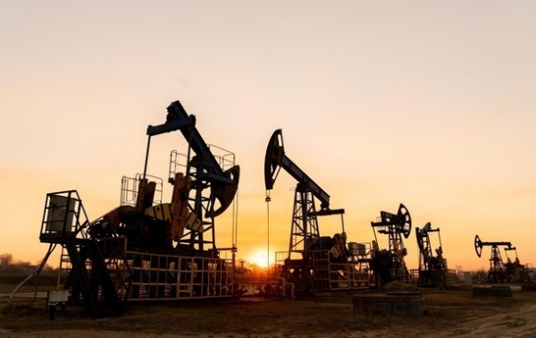Нафтові доходи Росії падають - МЕА