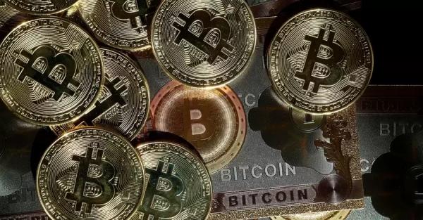 Біткоїн другий день поспіль оновив рекорд і вже коштує 73 тисячі доларів