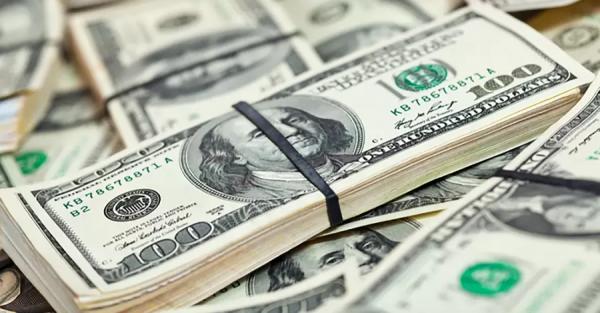 Купувати чи продавати? Що чекає на курс долара у травні