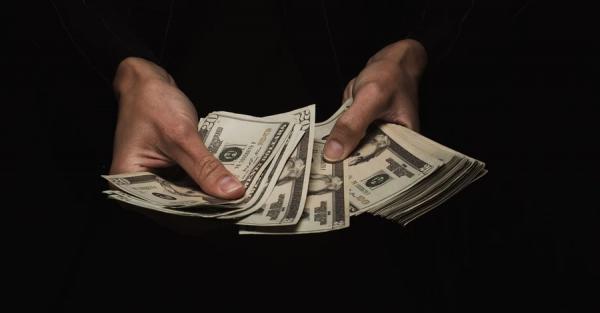 Курс валют на 28 травня: скільки коштують долар, євро і злотий