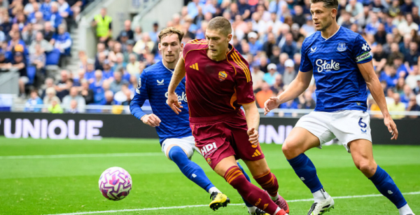 Евертон із Миколенком програв Ромі Довбика у першому матчі на новому стадіоні Евертон із Миколенком програв Ромі Довбика у першому матчі на новому стадіоні