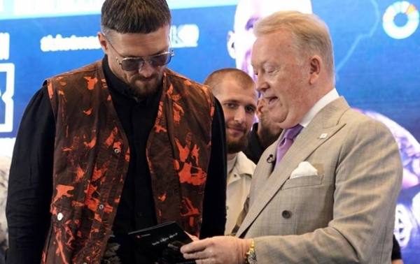 Френк Воррен висловився щодо організації поєдинку між Вордлі та Усиком Френк Воррен висловився щодо організації поєдинку між Вордлі та Усиком