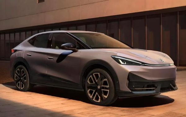 Електромобілі знову обійшли бензинові авто за продажами в Україні Електромобілі знову обійшли бензинові авто за продажами в Україні