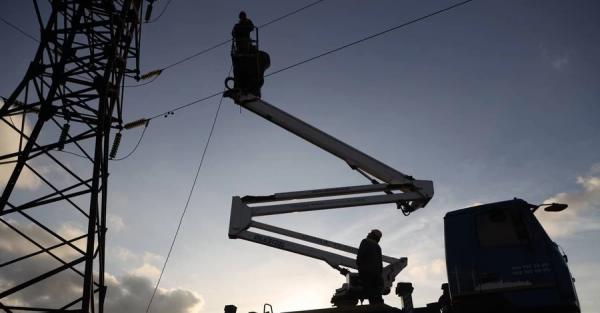 У п'ятницю відключатимуть світло за графіками увесь день - до 4 черг У п'ятницю відключатимуть світло за графіками увесь день - до 4 черг