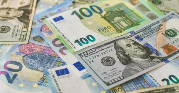 Долар проти євро: що буде з курсом до кінця року
