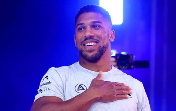 Джошуа розглядає можливість тренуватися в таборі Усика Джошуа розглядає можливість тренуватися в таборі Усика