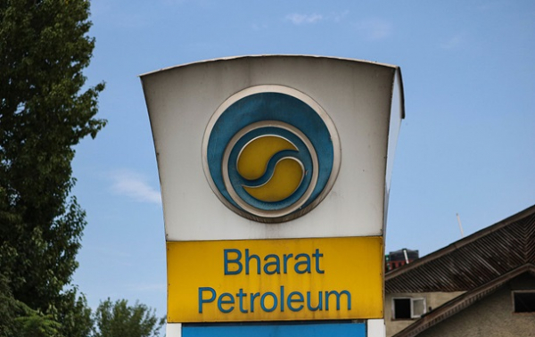 Більшість великих НПЗ Індії почали скуповувати російську нафту - ЗМІ