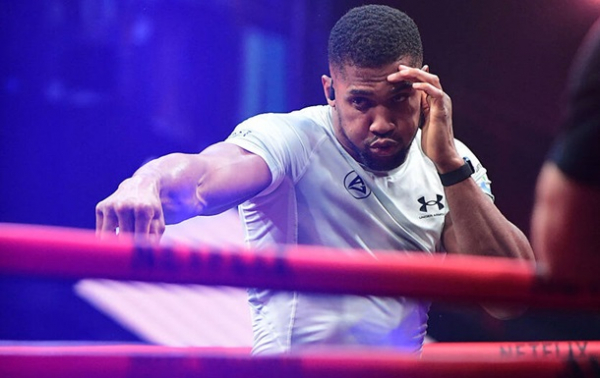 Джошуа говорить про необхідність зробити передих, аби зрозуміти, що до чого