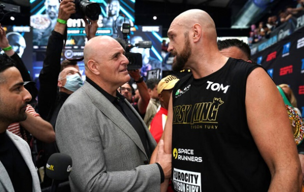 Трилогія з Усиком: батько Ф'юрі виступив із несподіваною заявою