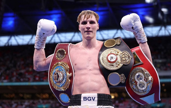 Лапін провчив латвійця на рингу за якусь хвилину