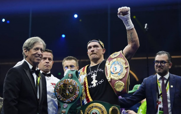 На кону бою Усик - Верховен стоятимуть два чемпіонські титули