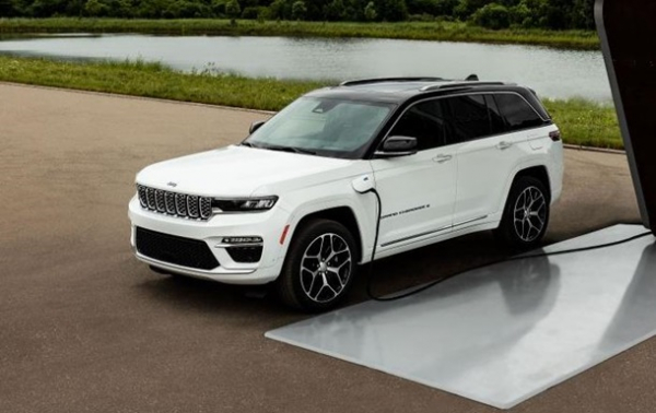 Jeep відкликає понад 328 тисяч позашляховиків